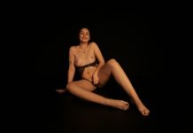 Noir – Iris Bloom