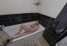 Aura Sin Bathroom BG VR